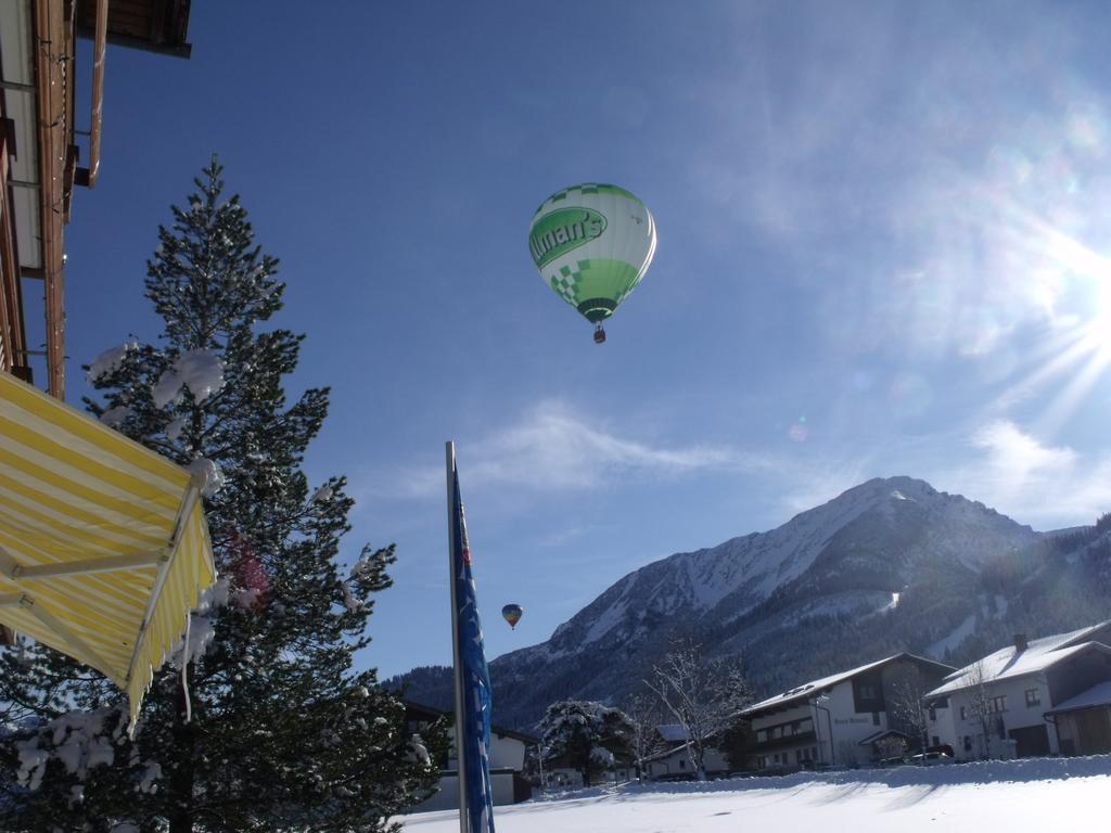 Pension Alpenblick Schattwald Eksteriør bilde